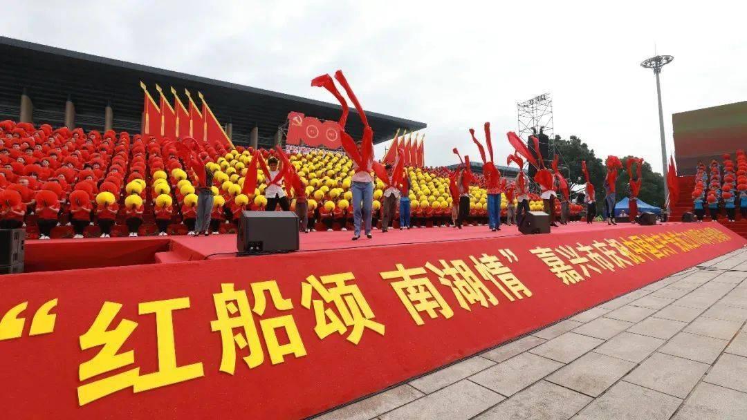 救援爱图画的男孩